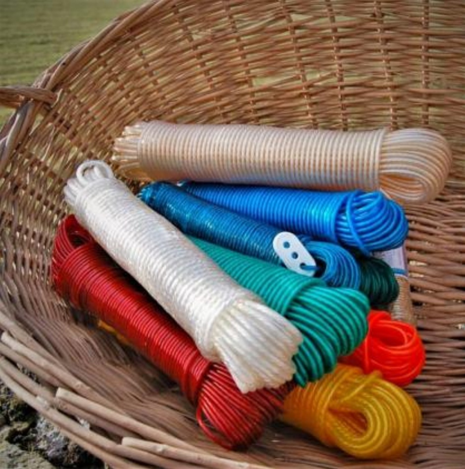 Heavy Duty Wet Cloth Laundry Rope PVC Coated Metal Anti-Rust Cloth Drying Wire, Clothesline for Balcony Home Terrace Garden with 2 Plastic Clips, Plastic Retractable Clothesline 20 Meter Length, Pack of 01